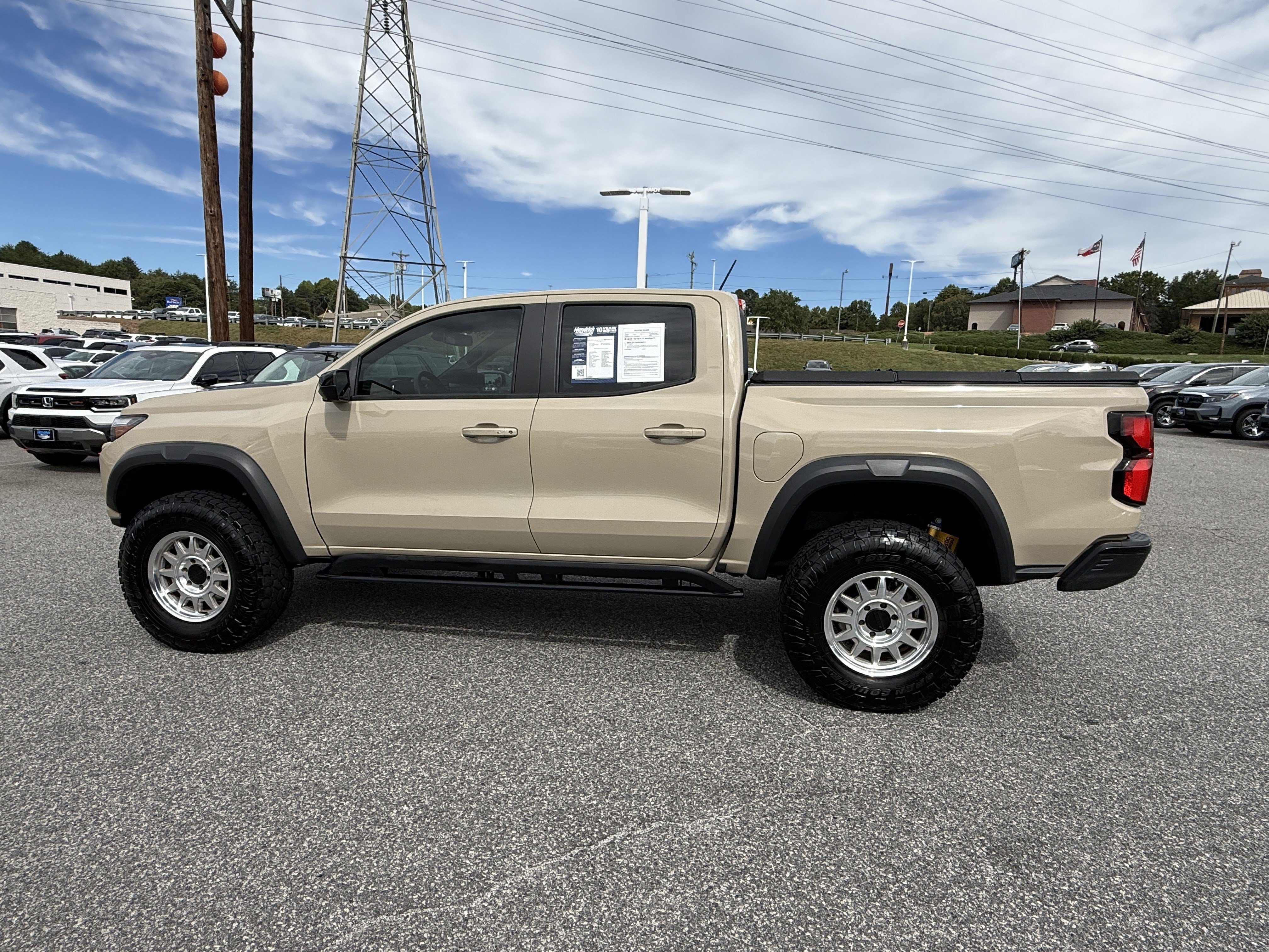 Used 2024 Chevrolet Colorado ZR2 w/ Technology Package AWD/4WD image 7