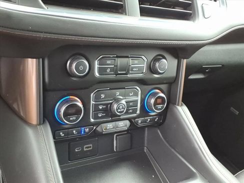 Used 2021 Chevrolet Suburban High Country w/ Premium Package AWD/4WD image 10