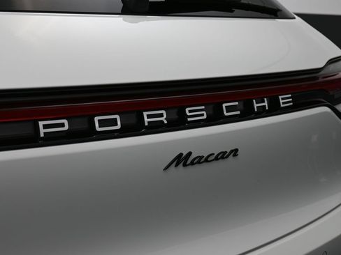 Certified 2026 Porsche Macan AWD/4WD image 14