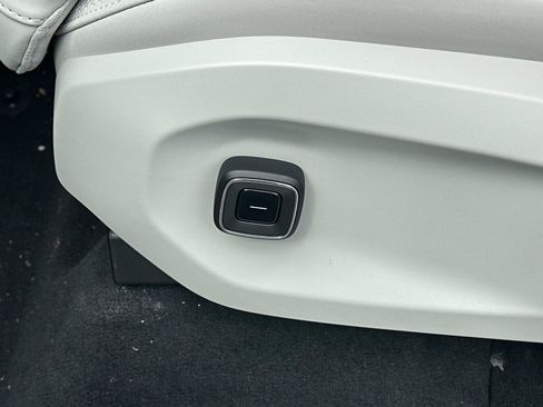 New 2025 Volvo EX90 Ultra w/ Protection Package Premier image 14