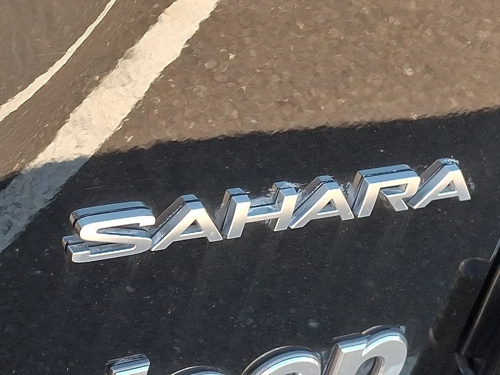 Used 2018 Jeep Wrangler Unlimited Sahara AWD/4WD image 10