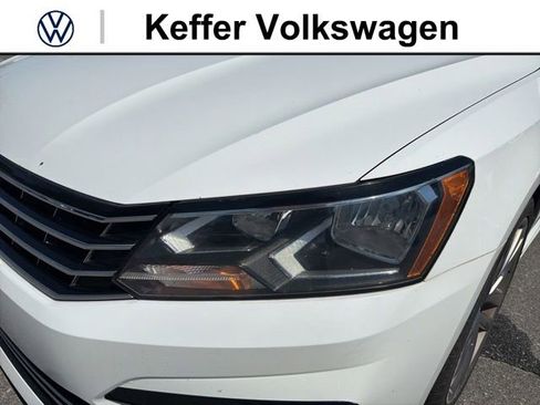 Used 2016 Volkswagen Passat 1.8T R-Line FWD image 9