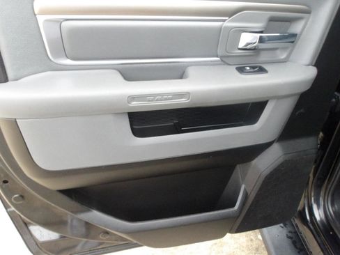 Used 2019 RAM 1500 Classic SLT RWD image 16