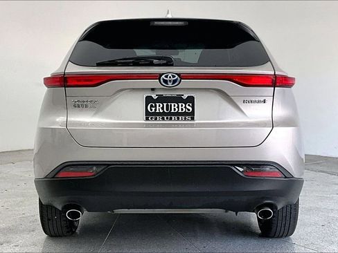 Used 2022 Toyota Venza XLE image 7