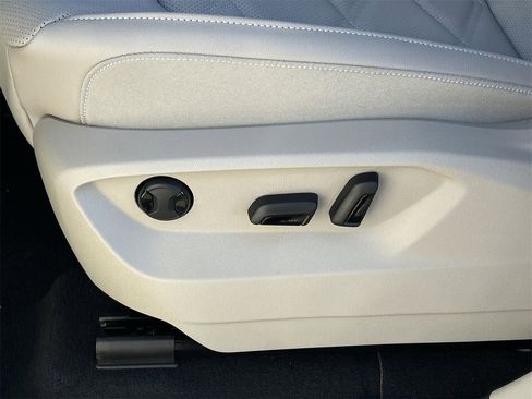 New 2026 Volkswagen Atlas SE image 16