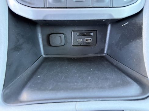 Used 2020 GMC Acadia SLT w/ Driver Alert Package II image 8