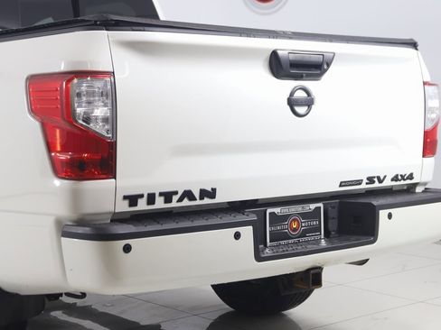 Used 2019 Nissan Titan SV w/ SV Convenience Package image 21