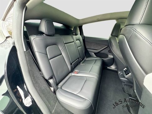 Used 2023 Tesla Model Y Performance image 30