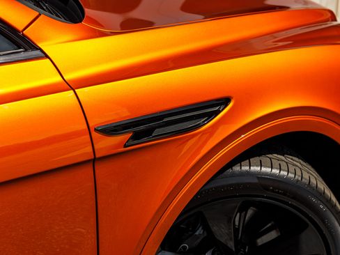 Used 2021 Bentley Bentayga image 21