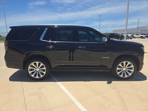 Used 2025 Chevrolet Tahoe Premier AWD/4WD image 2