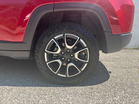 Used 2025 Jeep Compass Trailhawk AWD/4WD image 29