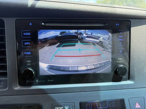 Used 2017 Toyota Sienna XLE image 19