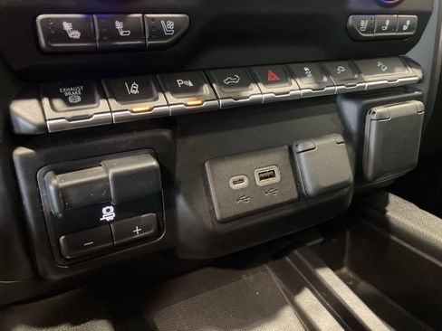 Used 2022 GMC Sierra 2500 SLT w/ SLT Preferred Package image 20