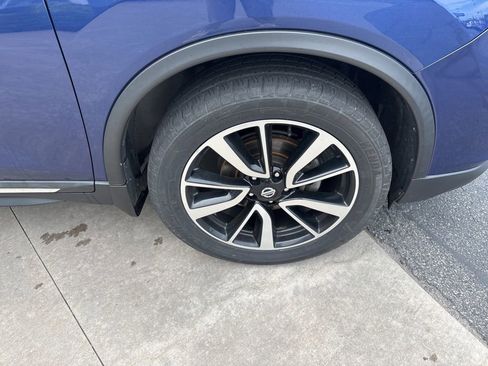 Used 2019 Nissan Rogue SL w/ Premium Package AWD/4WD image 12
