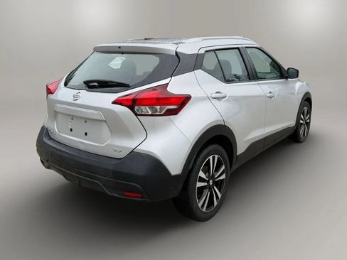 Used 2019 Nissan Kicks SV FWD image 8