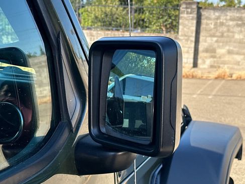 Used 2023 Jeep Wrangler Unlimited Rubicon AWD/4WD image 13