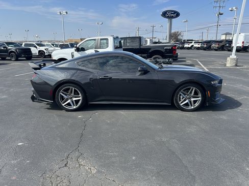 Used 2024 Ford Mustang Coupe image 8