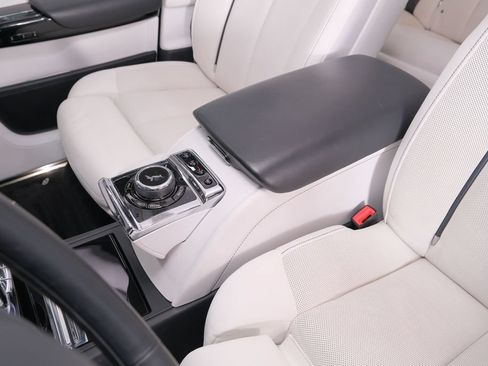 Used 2022 Rolls-Royce Phantom Sedan w/ The Phantom Package RWD image 12