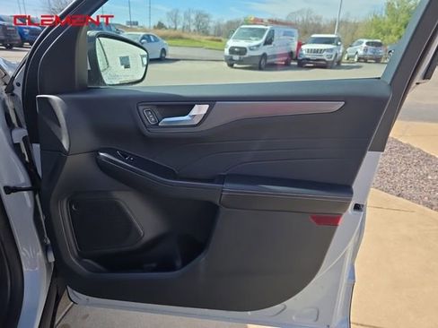 New 2025 Ford Escape SE image 31