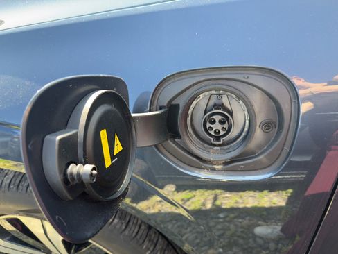 Certified 2024 Volvo XC60 T8 Plus w/ Climate Package image 6