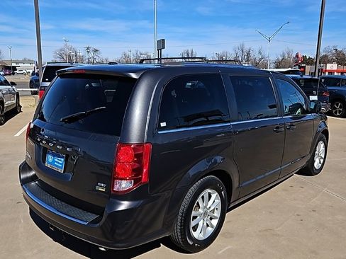 Used 2019 Dodge Grand Caravan SXT image 5
