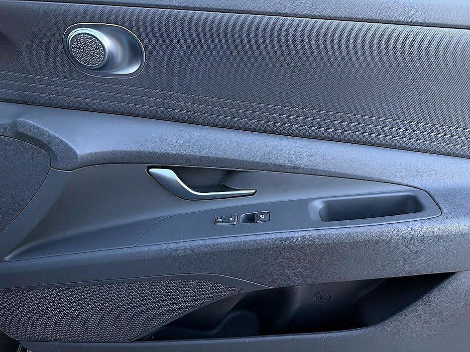 Certified 2024 Hyundai Elantra SE FWD image 24