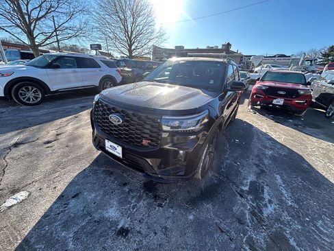 Certified 2025 Ford Explorer ST image 3