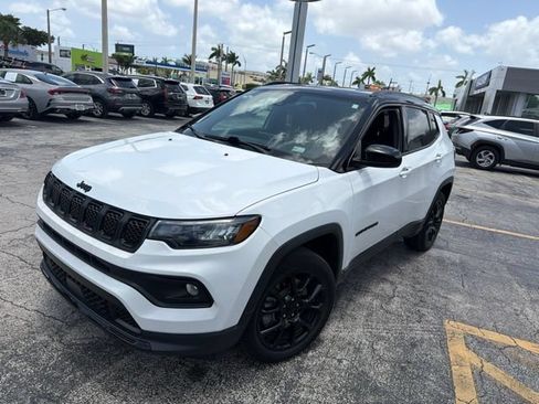 Used 2023 Jeep Compass Latitude AWD/4WD image 1