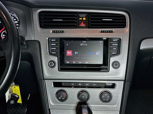 Used 2015 Volkswagen Golf S FWD image 28