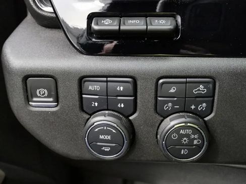 Used 2024 Chevrolet Silverado 2500 ZR2 w/ Technology Package AWD/4WD image 27