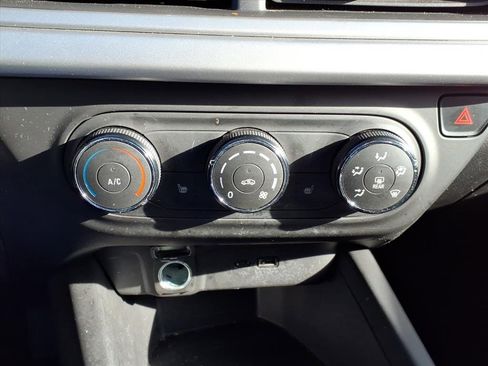 Used 2024 Chevrolet Trax RS w/ Sunroof Package image 18