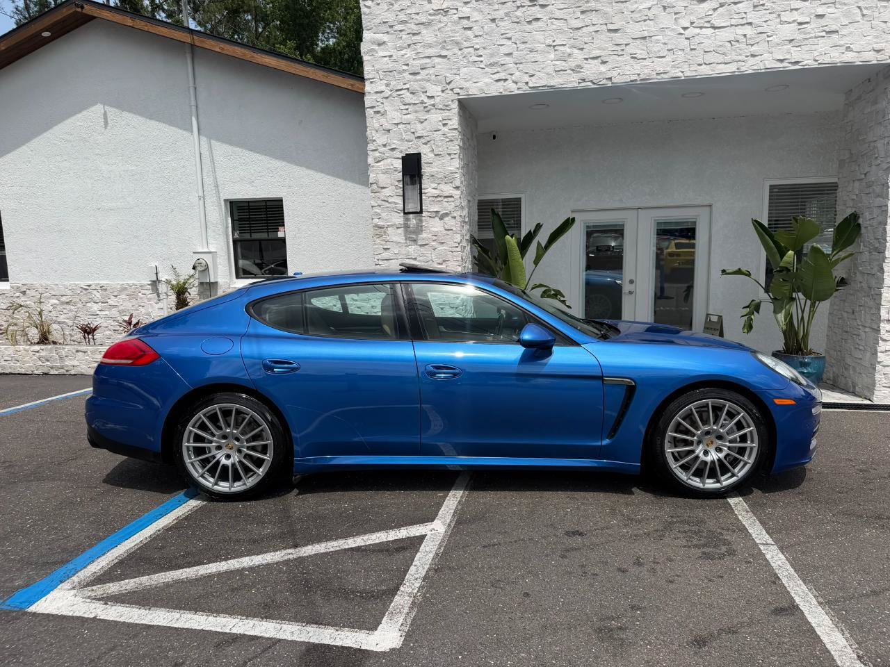 Used 2015 Porsche Panamera 4 AWD/4WD image 18