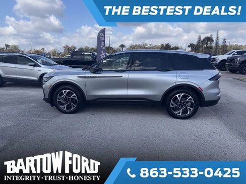 Used 2025 Lincoln Nautilus Premier w/ Jet Appearance Package image 8