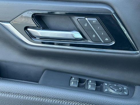 Used 2025 GMC Yukon Denali image 25