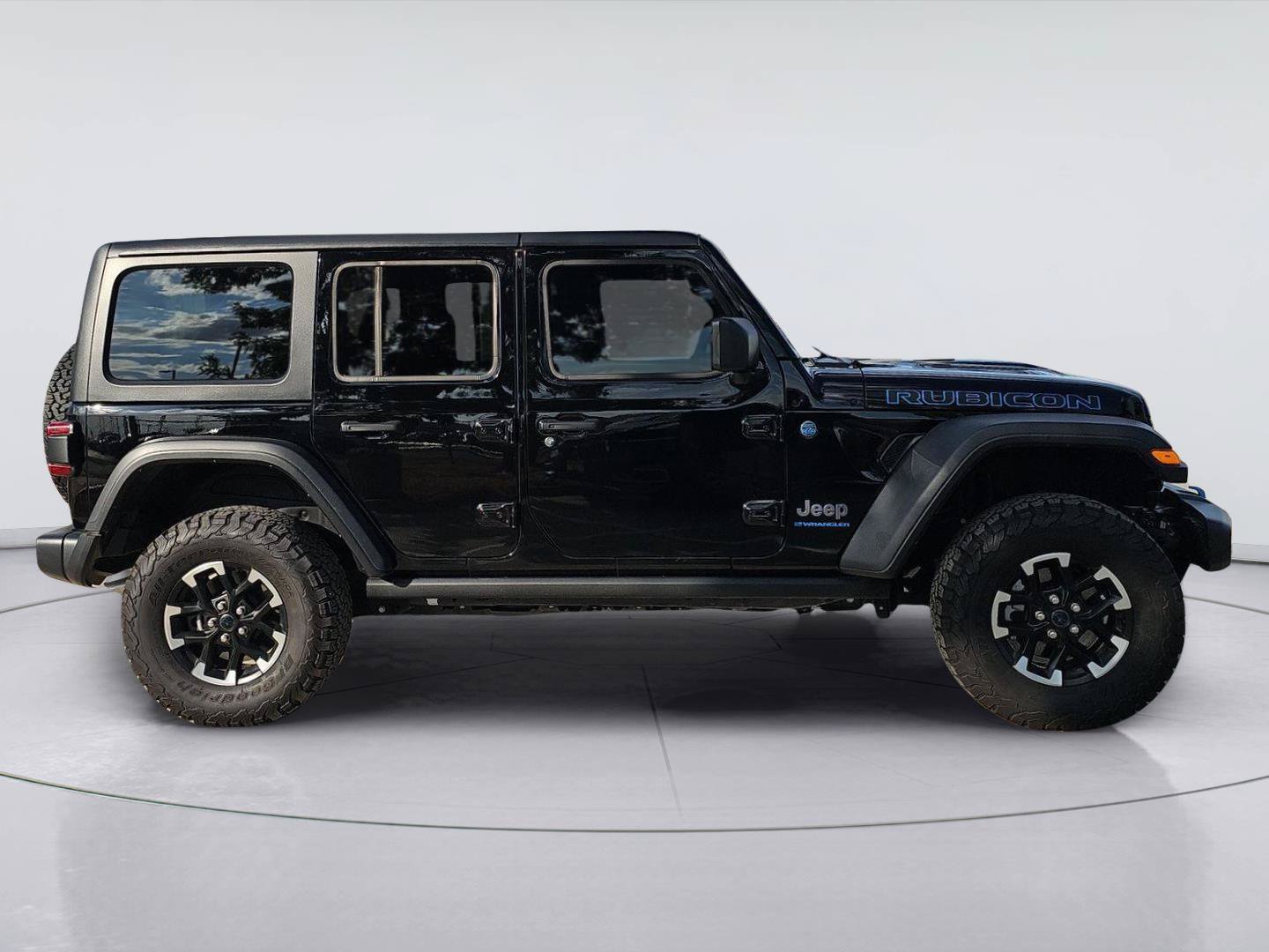 Used 2025 Jeep Wrangler Unlimited Rubicon 4xe w/ Convenience Group AWD/4WD image 7