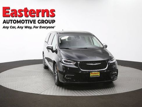Used 2023 Chrysler Pacifica Limited FWD image 55