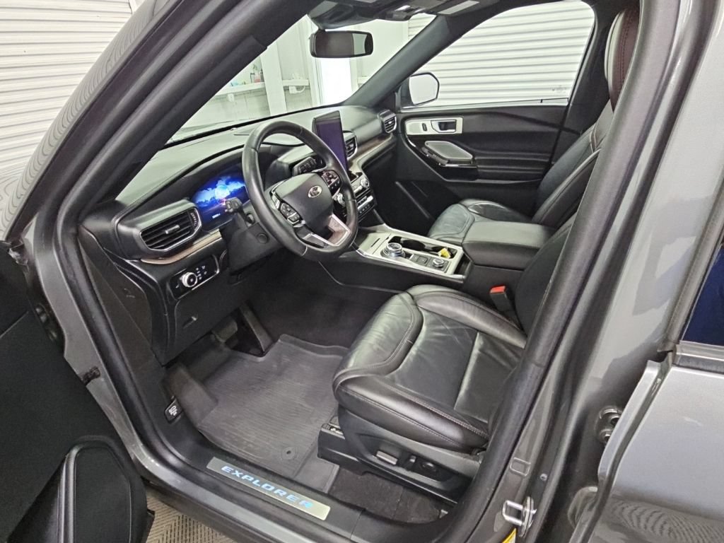 Used 2023 Ford Explorer Platinum w/ Technology Package AWD/4WD image 11