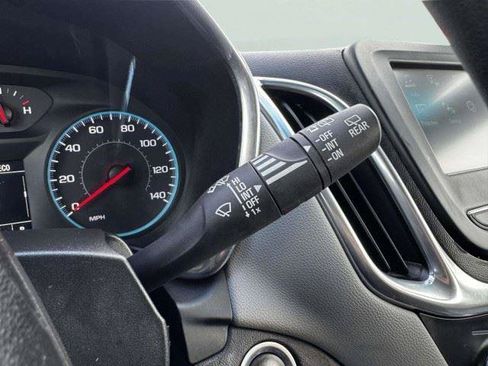 Used 2018 Chevrolet Equinox LS FWD image 27