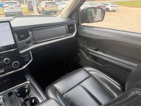 Used 2024 Ford Expedition XLT RWD image 27
