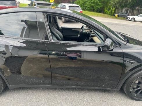 Used 2023 Tesla Model Y Long Range AWD/4WD image 5