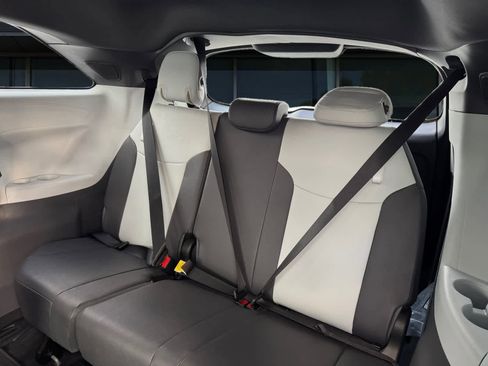 Certified 2024 Toyota Sienna XSE image 17