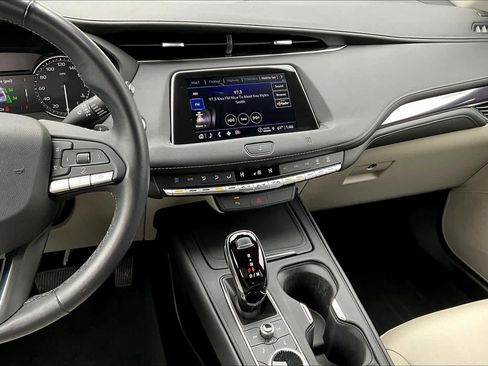 Used 2021 Cadillac XT4 Luxury image 11