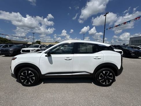 Used 2026 Nissan Kicks SR FWD image 2