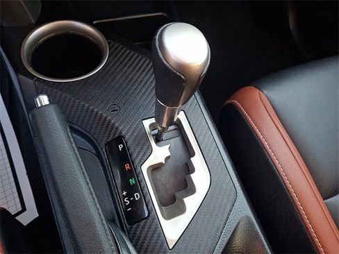 Used 2015 Toyota RAV4 Limited image 14