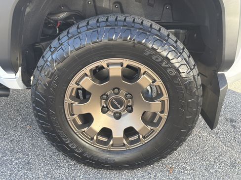 Certified 2025 Toyota 4Runner Trailhunter image 32