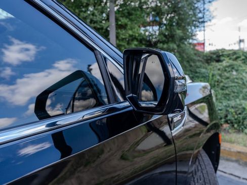 Used 2024 GMC Yukon Denali image 32