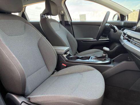 Used 2025 Kia K4 LXS image 35