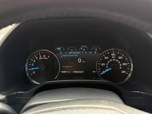 Used 2017 Ford F150 Lariat w/ Equipment Group 502A Luxury AWD/4WD image 17