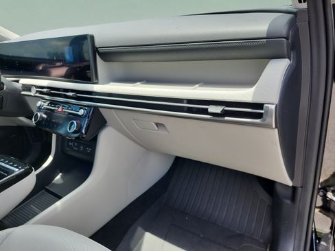 Certified 2025 Hyundai Tucson Limited FWD image 21