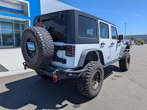 Used 2016 Jeep Wrangler Unlimited Rubicon w/ Connectivity Group AWD/4WD image 32